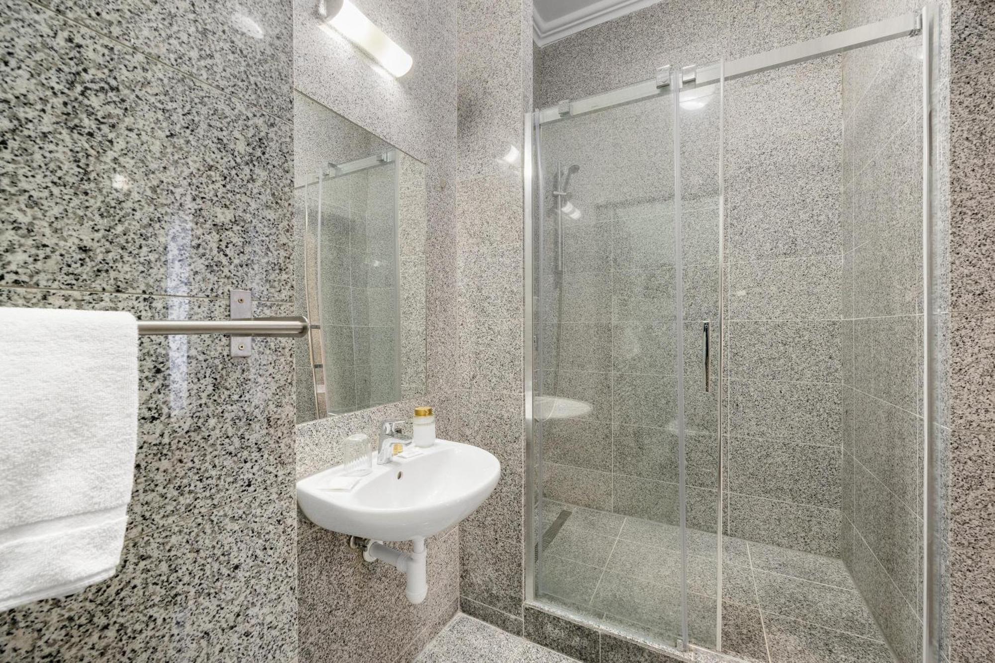 Hotel Reverie - Dependance, Check-In At Metropolitan Star 布拉迪斯拉发 外观 照片
