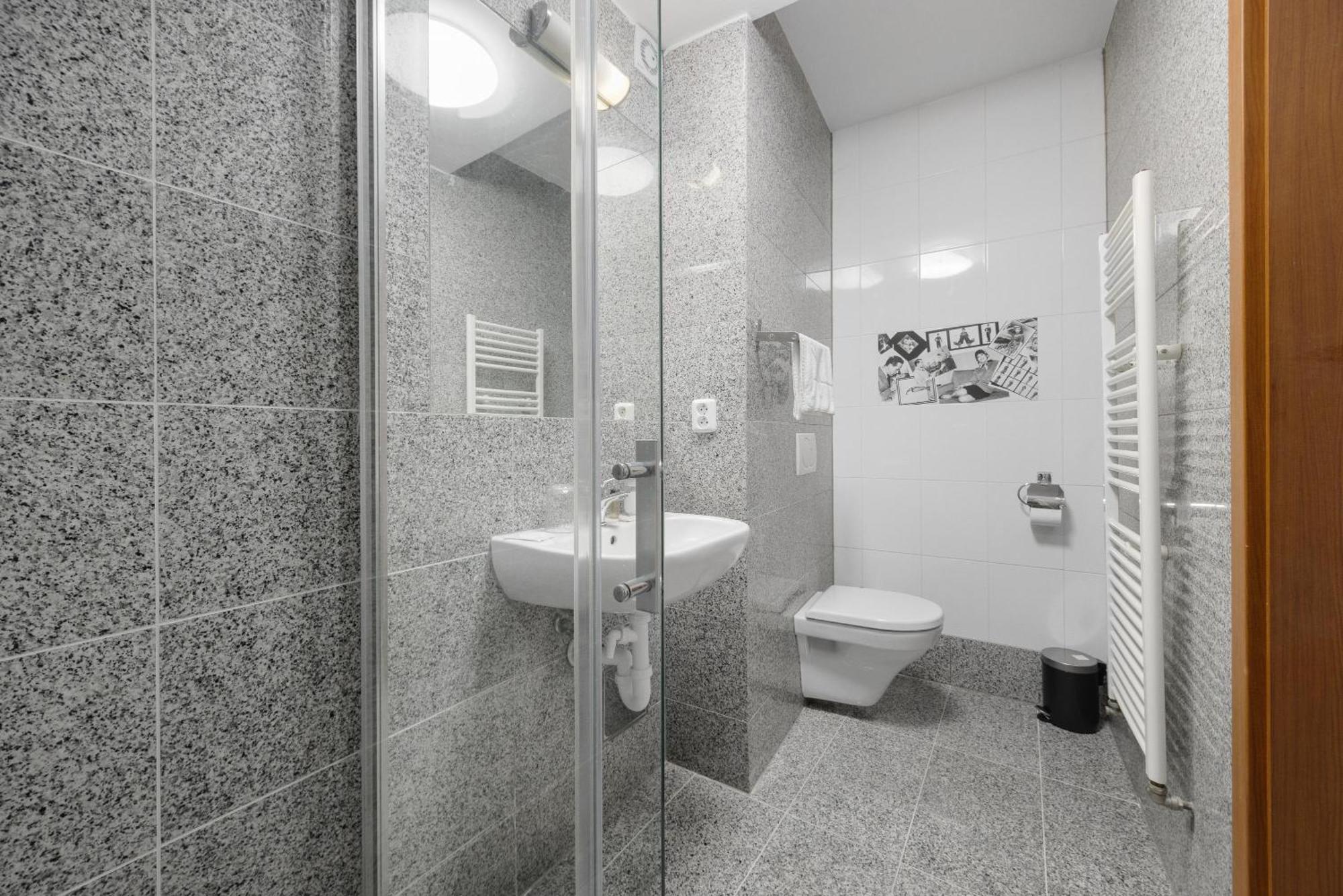 Hotel Reverie - Dependance, Check-In At Metropolitan Star 布拉迪斯拉发 外观 照片