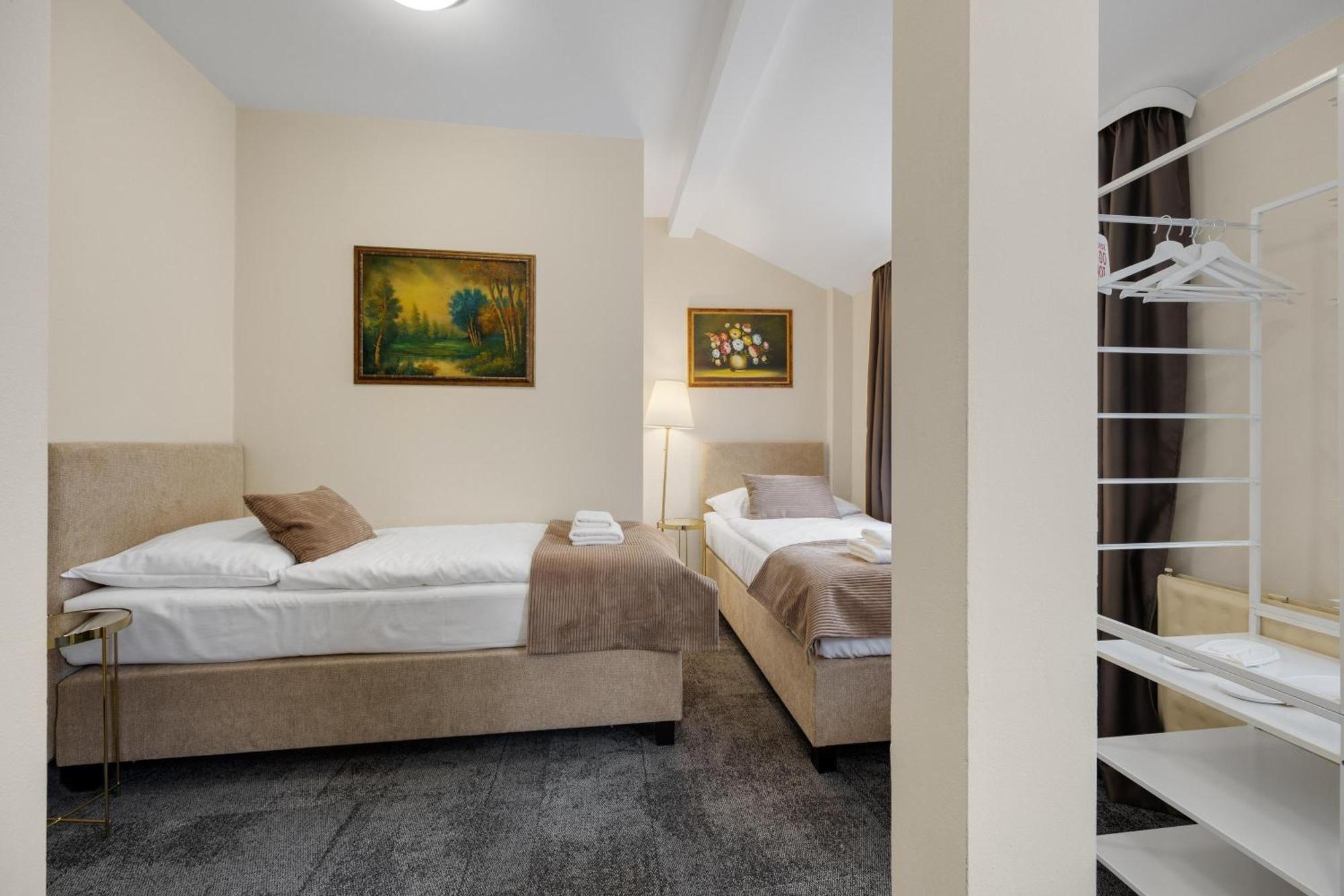Hotel Reverie - Dependance, Check-In At Metropolitan Star 布拉迪斯拉发 外观 照片
