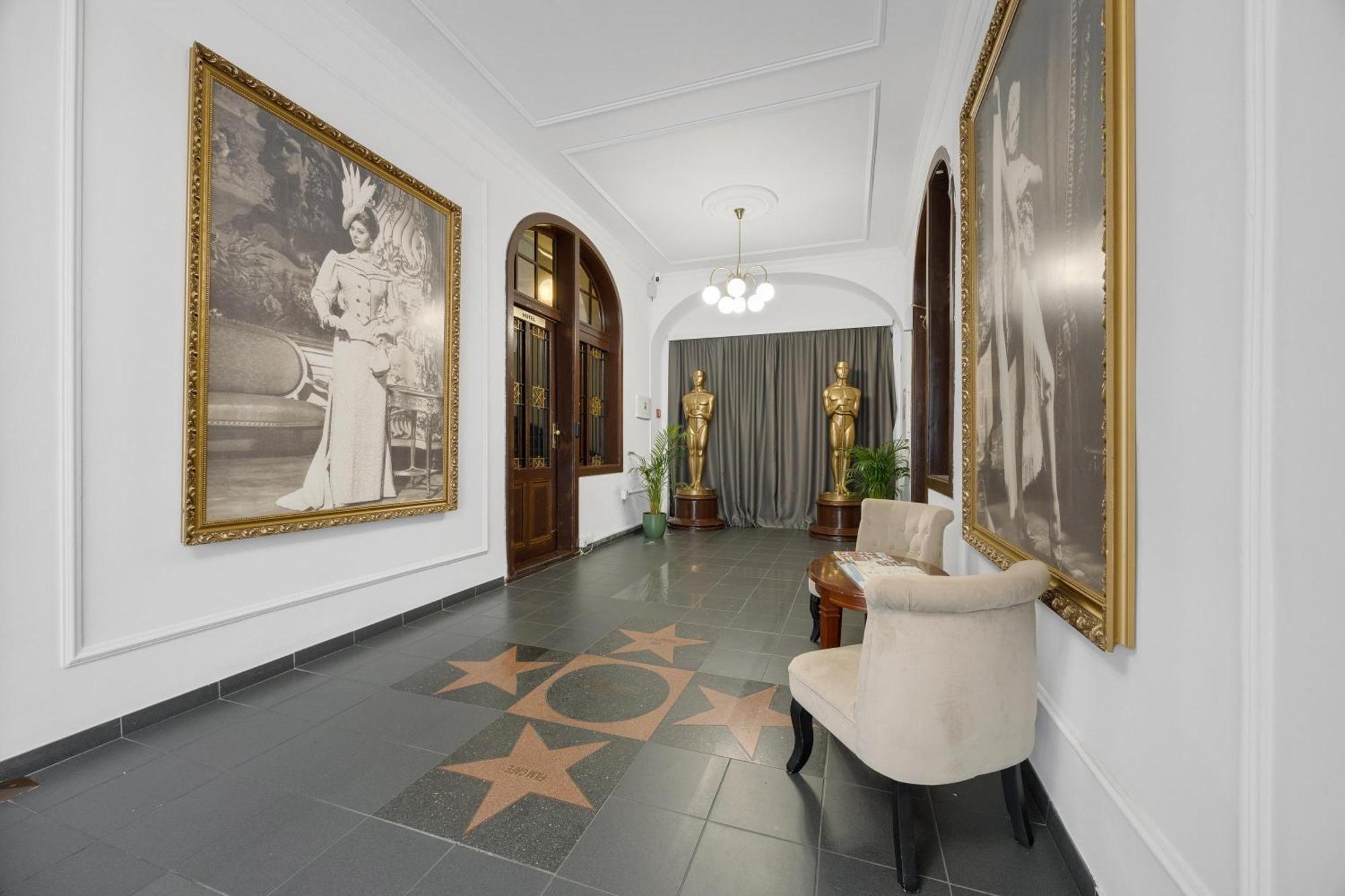 Hotel Reverie - Dependance, Check-In At Metropolitan Star 布拉迪斯拉发 外观 照片