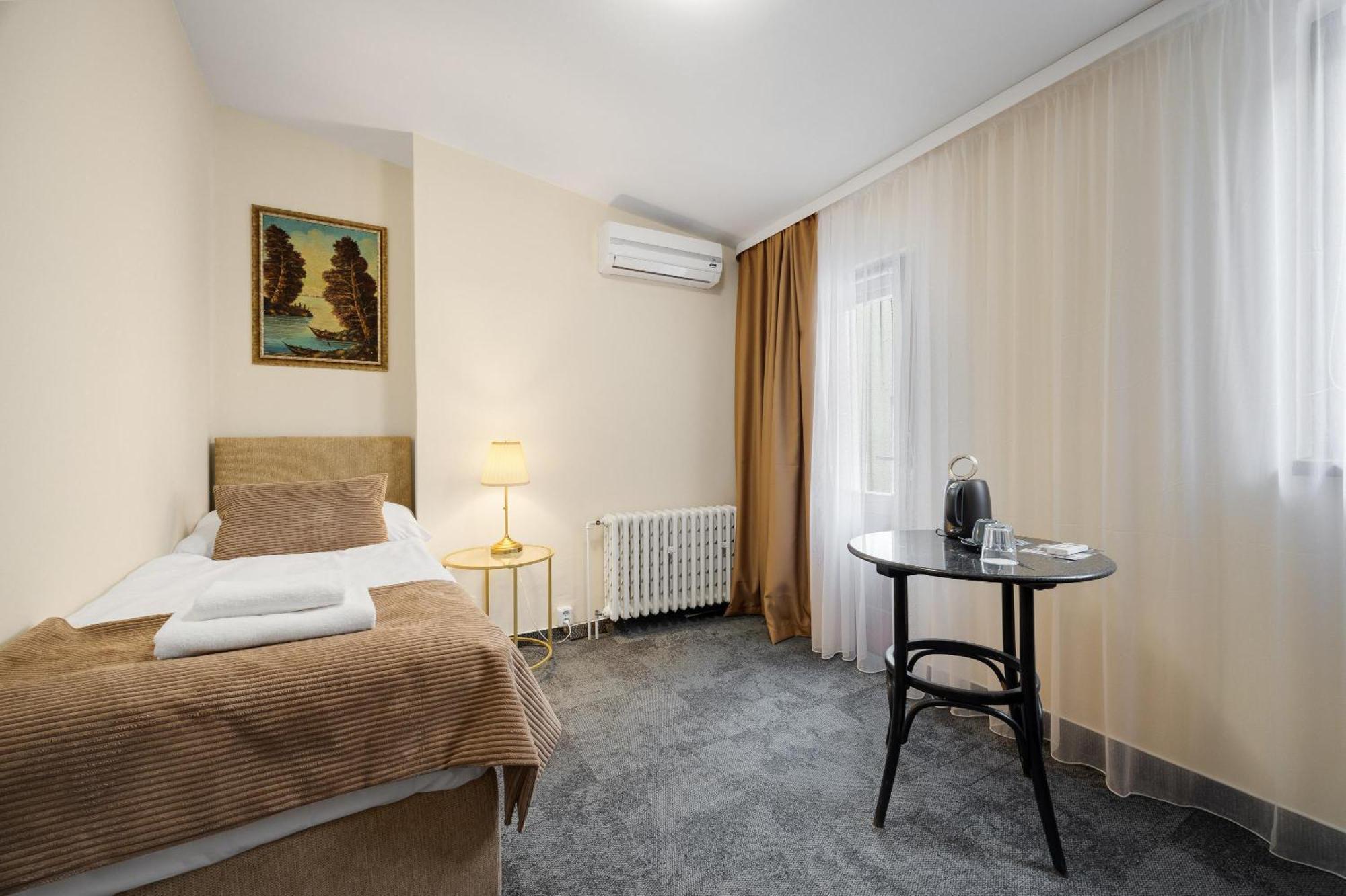 Hotel Reverie - Dependance, Check-In At Metropolitan Star 布拉迪斯拉发 外观 照片