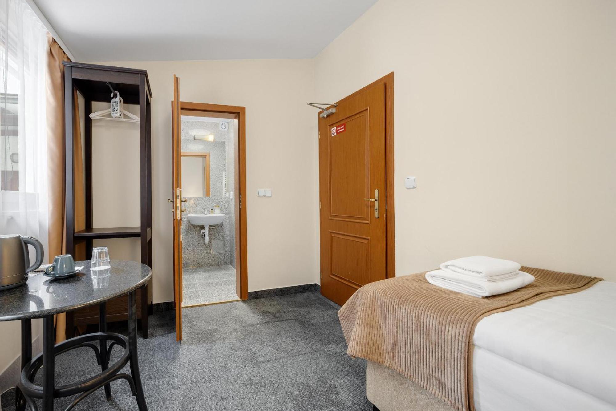 Hotel Reverie - Dependance, Check-In At Metropolitan Star 布拉迪斯拉发 外观 照片