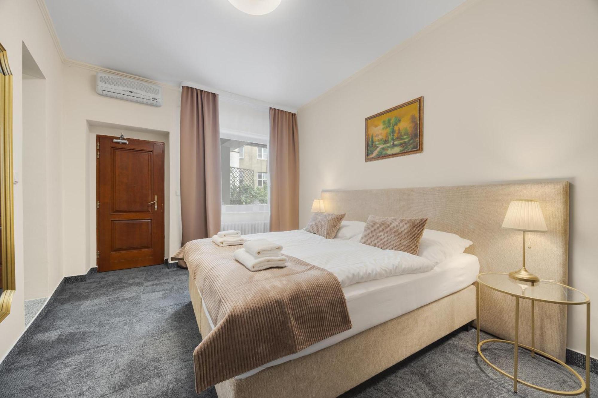 Hotel Reverie - Dependance, Check-In At Metropolitan Star 布拉迪斯拉发 外观 照片
